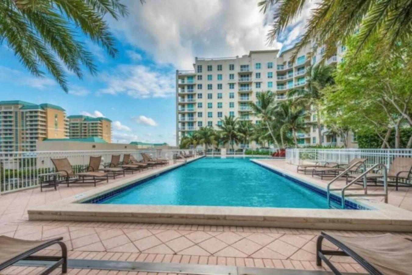 Amazing One-Bedroom In Casa Costa!Beach Pass Inc! ボイントンビーチ エクステリア 写真